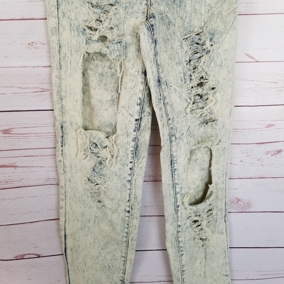 NWT Bleu Women's 3 Mineral Wash Destroyed BF Jeans - Picture 3 of 8